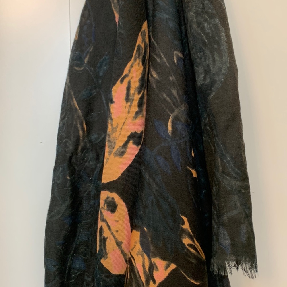 Wilfred Olive Green Wool & silk blend scarce